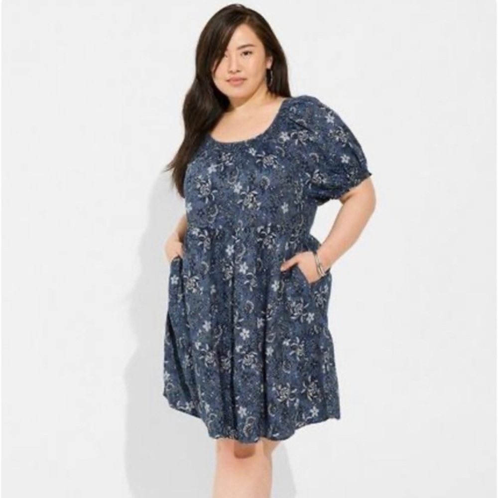 Torrid Mini Chambray Puff Sleeve Smocked Dress blue‎ floral size 1X